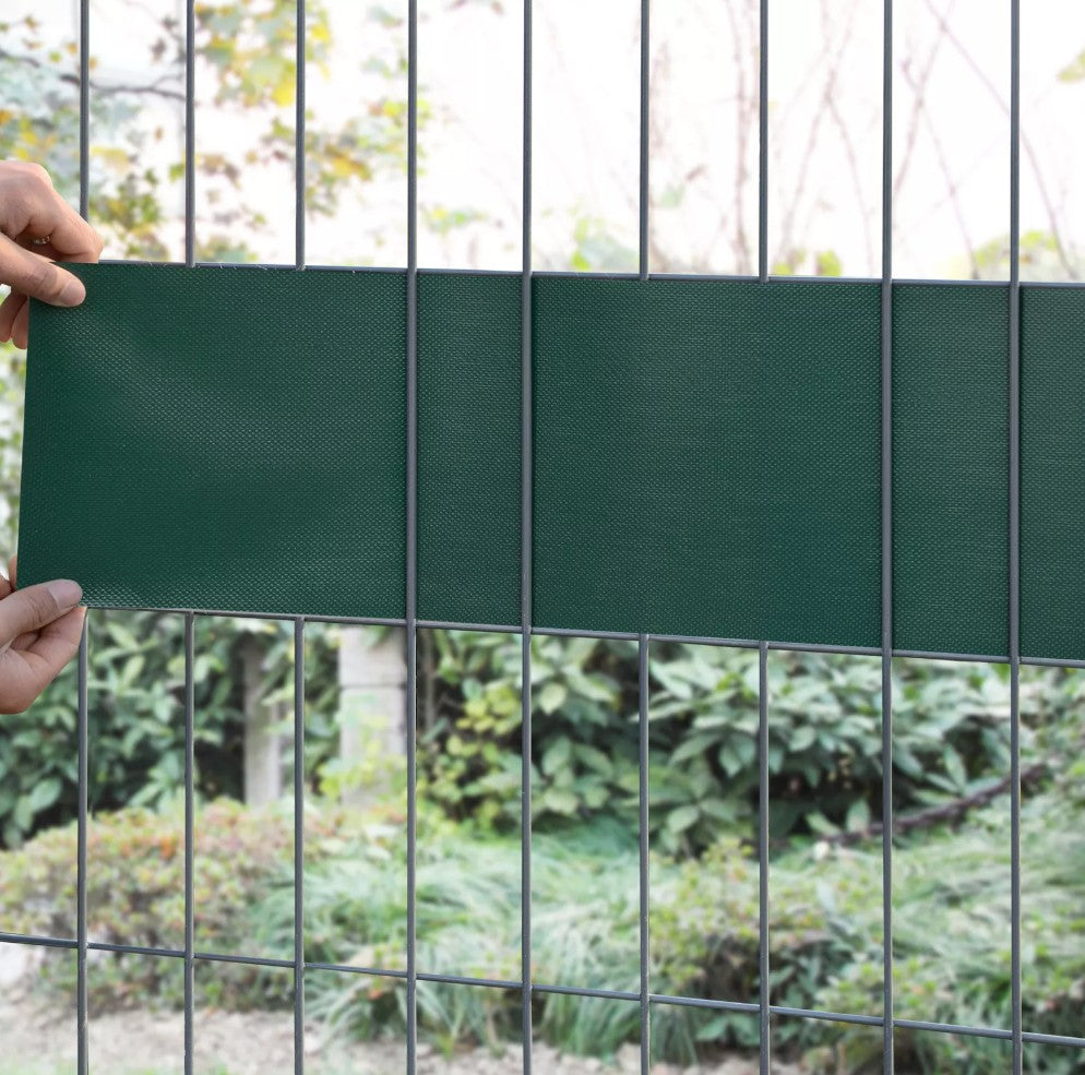 Set banda decorativa pentru ingradire garduri, Zola, cu 25 de clipsuri, PVC rezistent, 450g/m2, 19 x 3500 cm, verde Set banda decorativa pentru ingradire garduri, Zola, cu 25 de clipsuri, PVC rezistent, 450g/m2, 19 x 3500 cm, verde